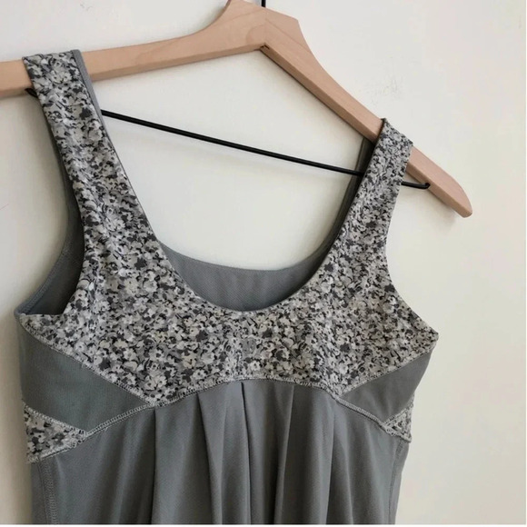 Lululemon Elevate Tank top Ambient Grey /Petite fleur silver
spoon sleeveless - Picture 8 of 12
